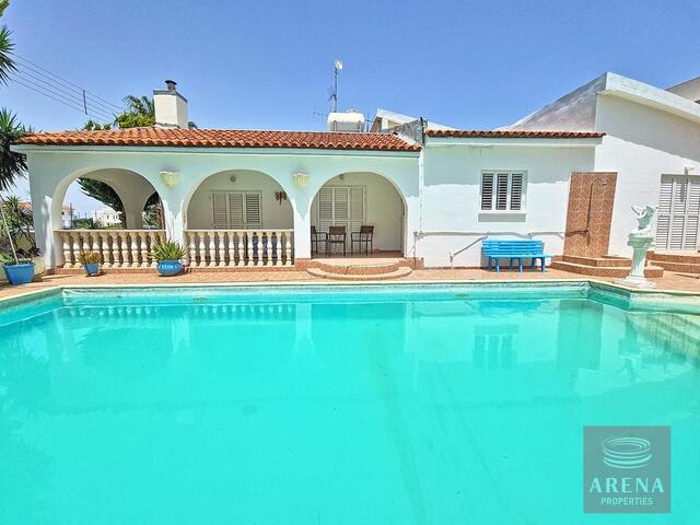 bungalow-1-4-BED-BUNGALOW-PARALIMNI-8979.jpg