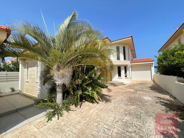 5 Bed Villa in Pervolia – photo 3