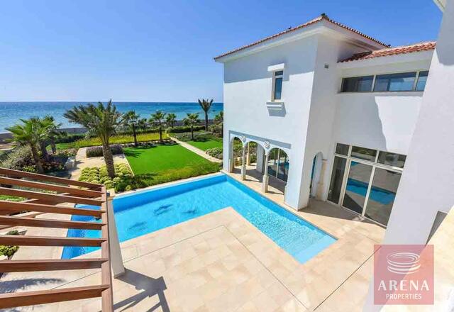 6 Bed Villa in Pervolia – photo 2