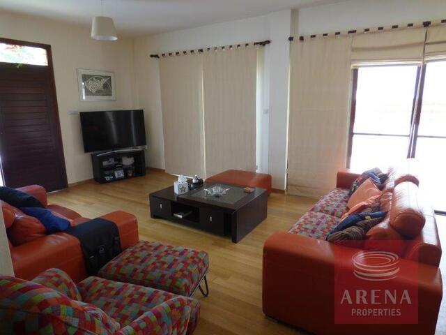 detachedHouse-8-5-BED-HOUSE-IN-ARADIPPOU-6180.jpg