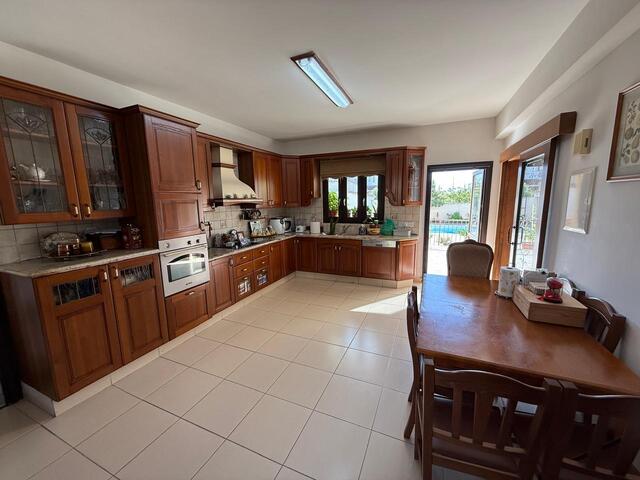 detachedHouse-1-VILLA-OROKLINI-10350-17-1.jpg