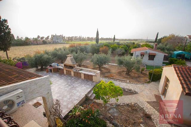 detachedHouse-19-5-bed-villa-in-Pervolia-6045.jpg