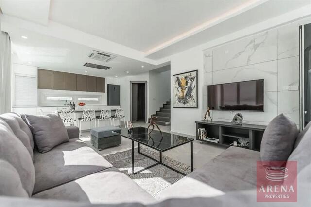 detachedHouse-6a3e7d5f35d12.jpg