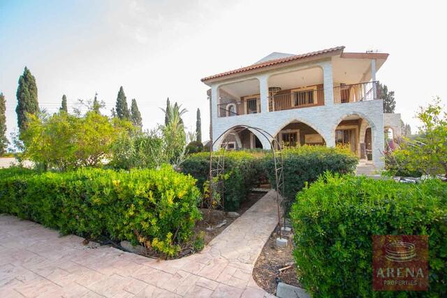 detachedHouse-1-5-bed-villa-in-Pervolia-6045.jpg
