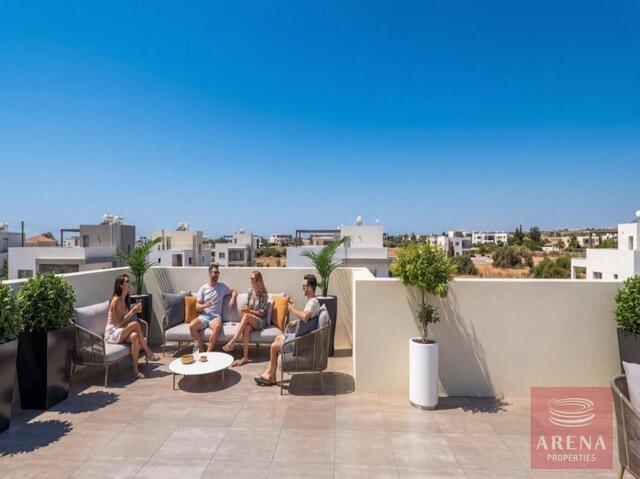 penthouse-6a390b6e3e844-24.jpg
