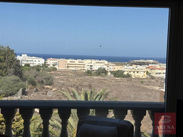 Apartment with Huge Veranda & Sea Views – photo 13