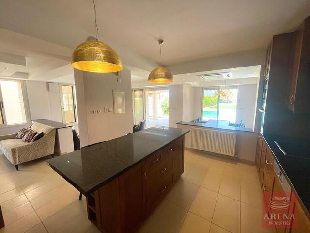 5 Bed Villa in Pervolia – photo 8
