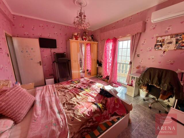 detachedHouse-6a71bbe78e319.jpg