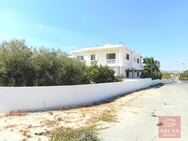 detachedHouse-2-VILLA-IN-ANAFOTIDA-9094.jpg