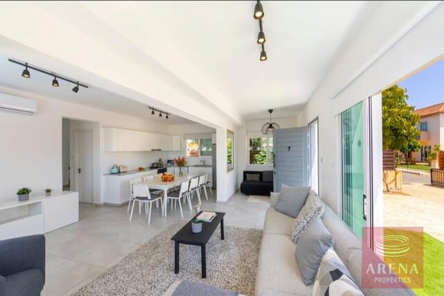 detachedHouse-9-4-BED-VILLA-AYIA-THEKLA-5190.jpg