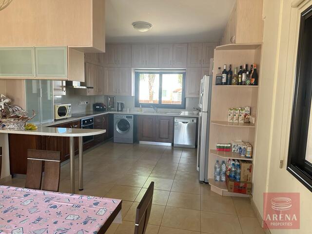 detachedHouse-12-3-bed-villa-inFrenaros-7948.jpeg