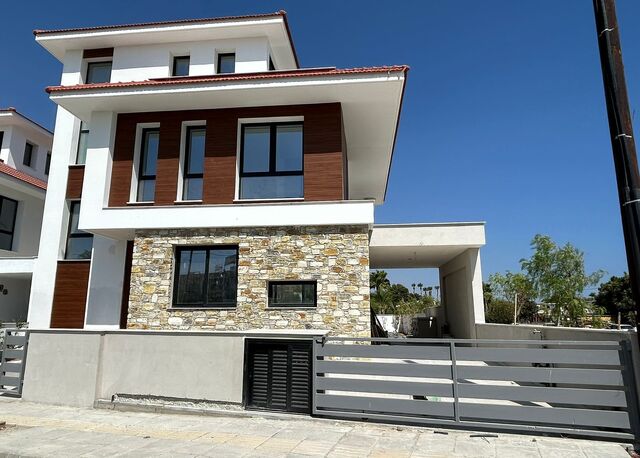 5 Bed Villa in Oroklini for sale – photo 2