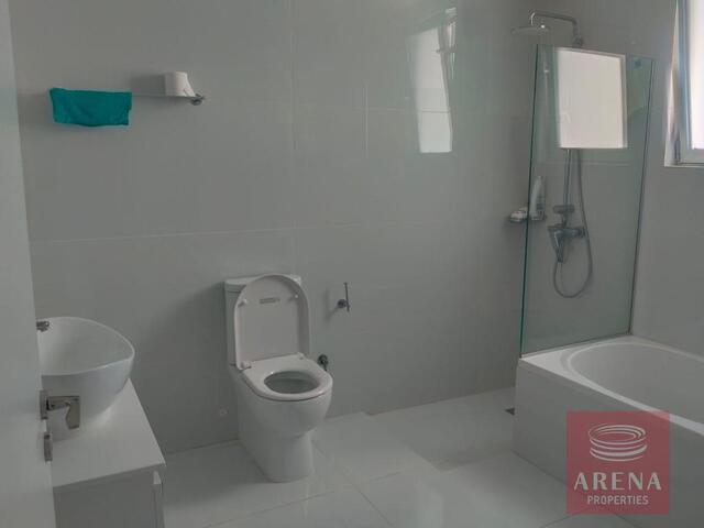 detachedHouse-18-4-bed-villa-paralimni-7492.jpg