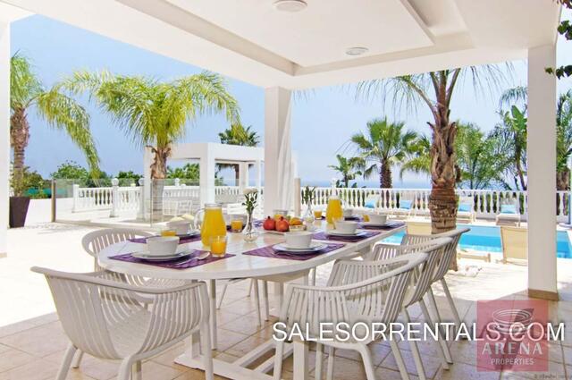 detachedHouse-5-6-BED-villa-in-paralimni-5449.jpg