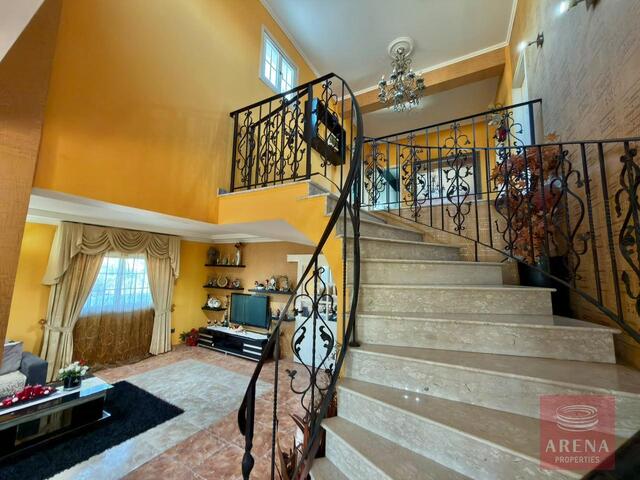 detachedHouse-6a71bbe77496e.jpg