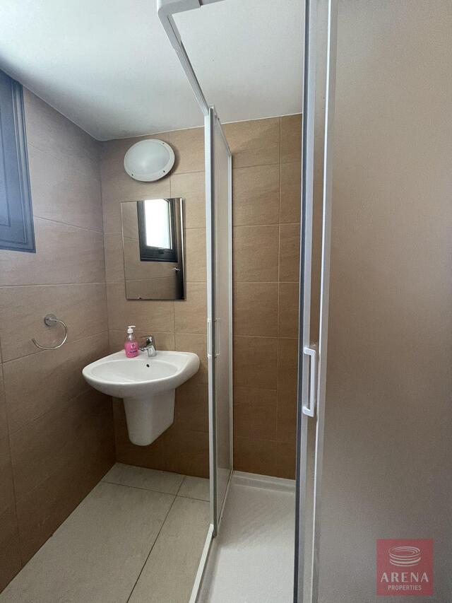 bungalow-27-SECOND-BEDROOM-ENSUITE.jpg