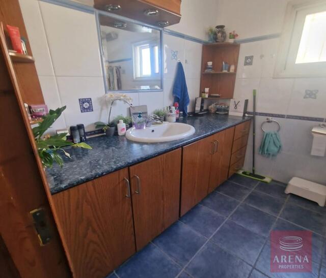 Cosy 4-Bedroom Semi-Detached Villa in Dromolaxia, Larnaca – photo 19