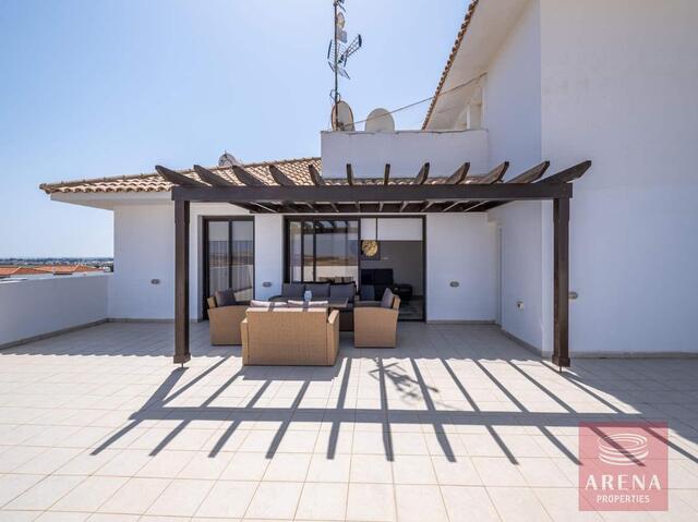 Modern 2-Bedroom Penthouse for Rent | Pool & Gym | Tersefanou – photo 1