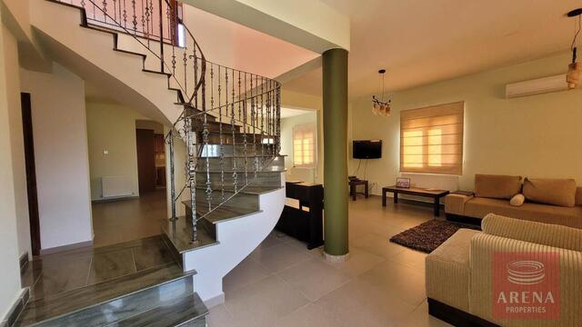 detachedHouse-20-5-Bed-villa-in-Paralimni-5841.jpeg