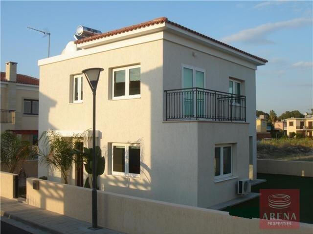 Detached 3 Bedroom House for Rent in Oroklini – Just 100 Metres from the Beach – photo 1