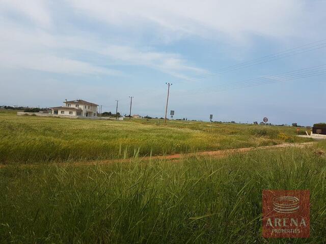 land-69a93596d5bbd-1.jpg