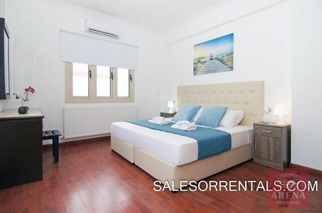 detachedHouse-12-6-BED-villa-in-paralimni-5449.jpg