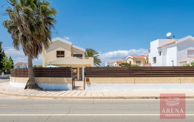 detachedHouse-3-VILLA-IN-AYIA-THEKLA-8281.jpg