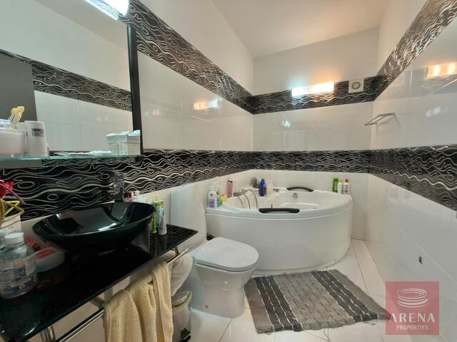 detachedHouse-6a71b907d2b33.jpg