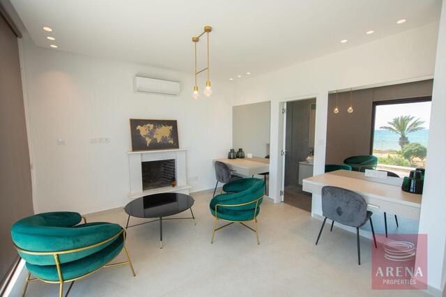 Luxury 5-Bedroom Seafront Villa in Ayia Thekla – photo 22