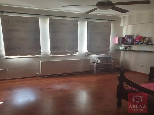 detachedHouse-6a215773b9bcf.jpg