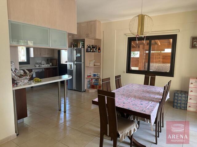 detachedHouse-11-3-bed-villa-inFrenaros-7948.jpg