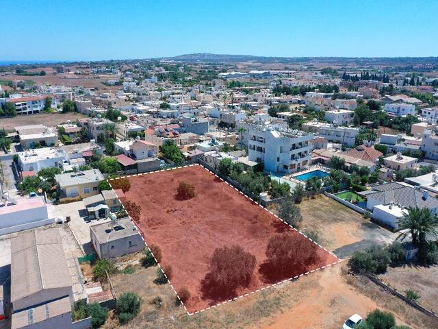 Residential field in Paralimni – photo 1