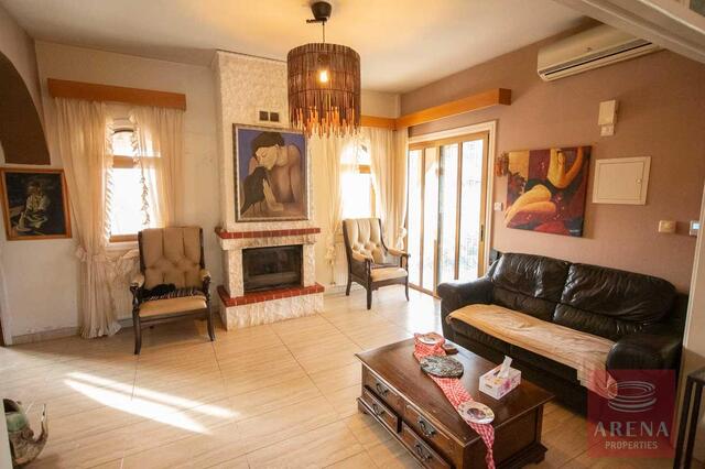 detachedHouse-24-5-bed-villa-in-Pervolia-6045.jpg