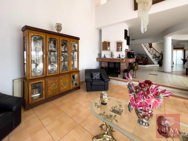 Luxury 6 Bed-Villa For Sale In Ayia Napa – photo 17