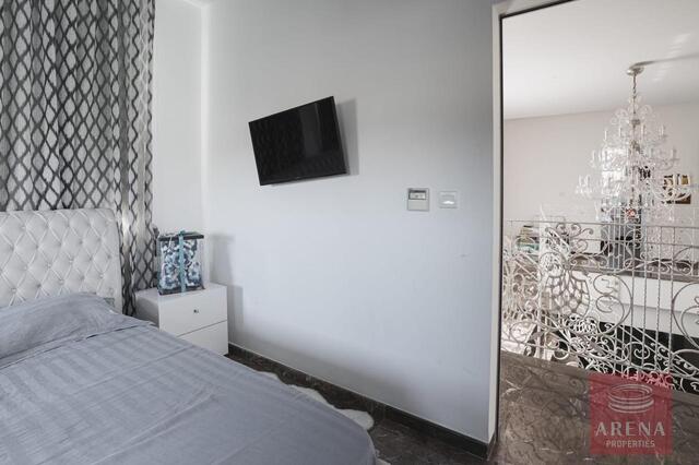 detachedHouse-69aab23e85d6b-1.jpg