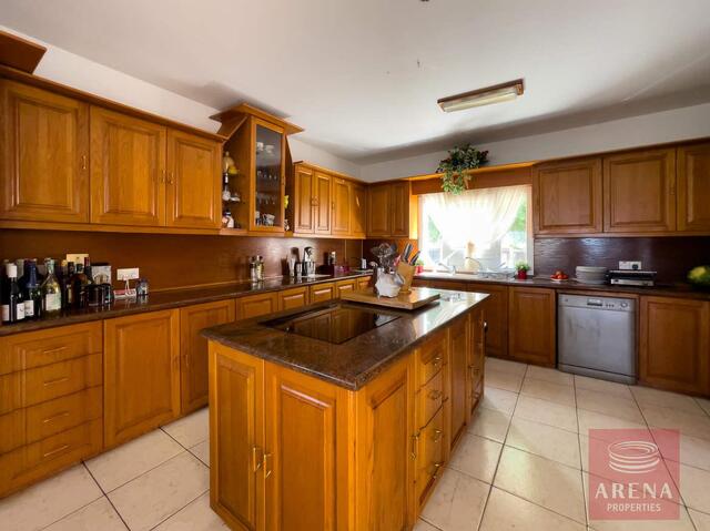 Luxury 6 Bed-Villa For Sale In Ayia Napa – photo 24