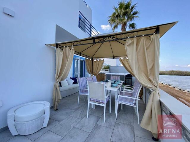 detachedHouse-6a71ed41f21d1-1.jpg