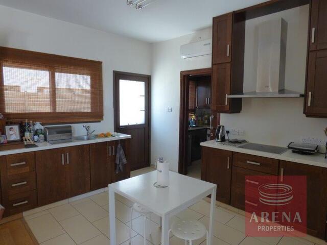 detachedHouse-12-5-BED-HOUSE-IN-ARADIPPOU-6180.jpg