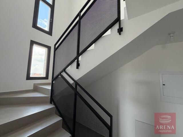 penthouse-6a13f28125490-5.jpg