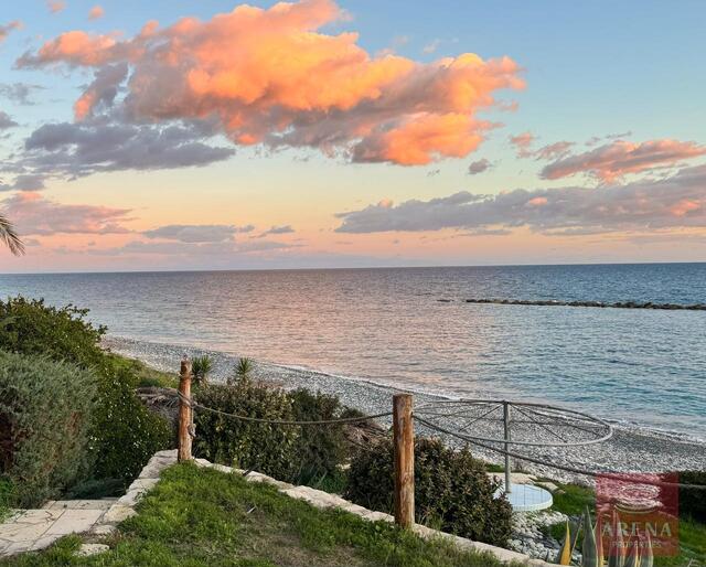 Seafront 4 Bedroom Villa in Zygi – photo 2