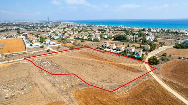 Touristic field in Agia Thekla – photo 5