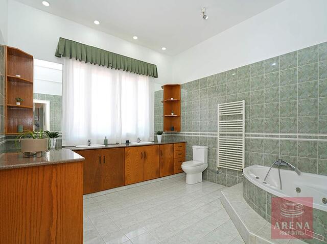 detachedHouse-69f0badf2fd09-1.jpg