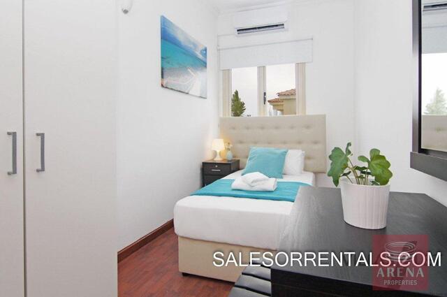 detachedHouse-19-6-BED-villa-in-paralimni-5449.jpg