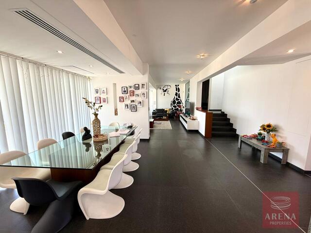 detachedHouse-6a26ac81994aa.jpg