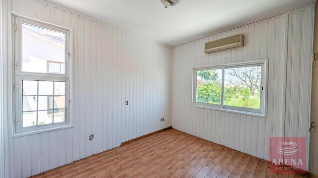detachedHouse-6a3d67c8cef7d-1.jpg