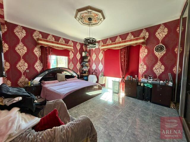 detachedHouse-6a71bbe781886.jpg
