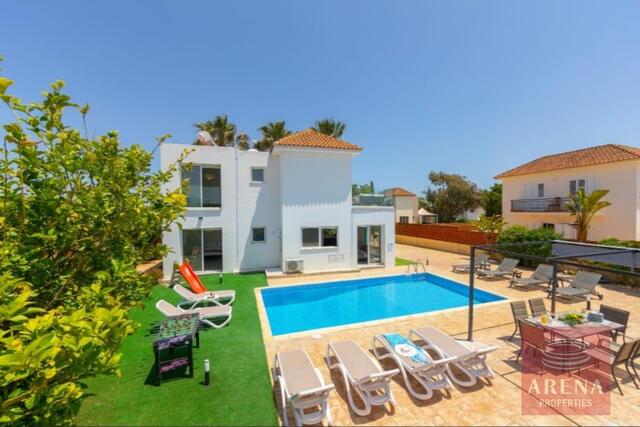 4 Bed Villa in Ayia Thekla – photo 2