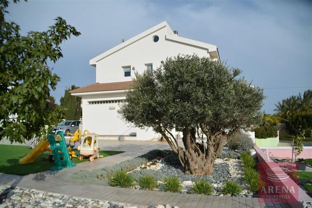 detachedHouse-10-VILLA-CYPRUS-4491.jpeg