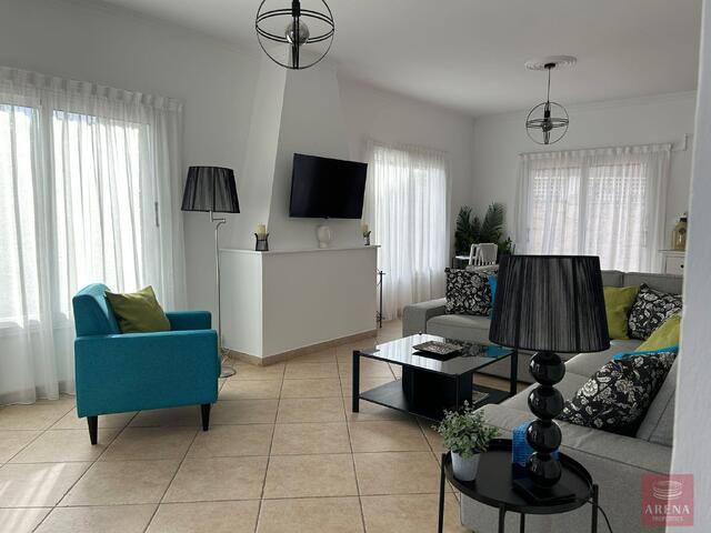detachedHouse-69eb9fd948e64.jpg