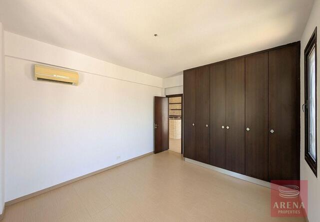Elegant Four-Bedroom Villa in Livadia – photo 27